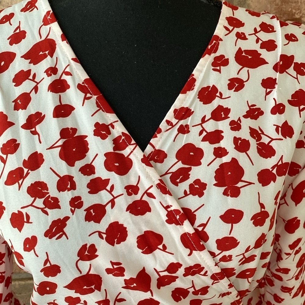 Floral Wrap Dress in Red and White Large NWT - Picture 4 of 14